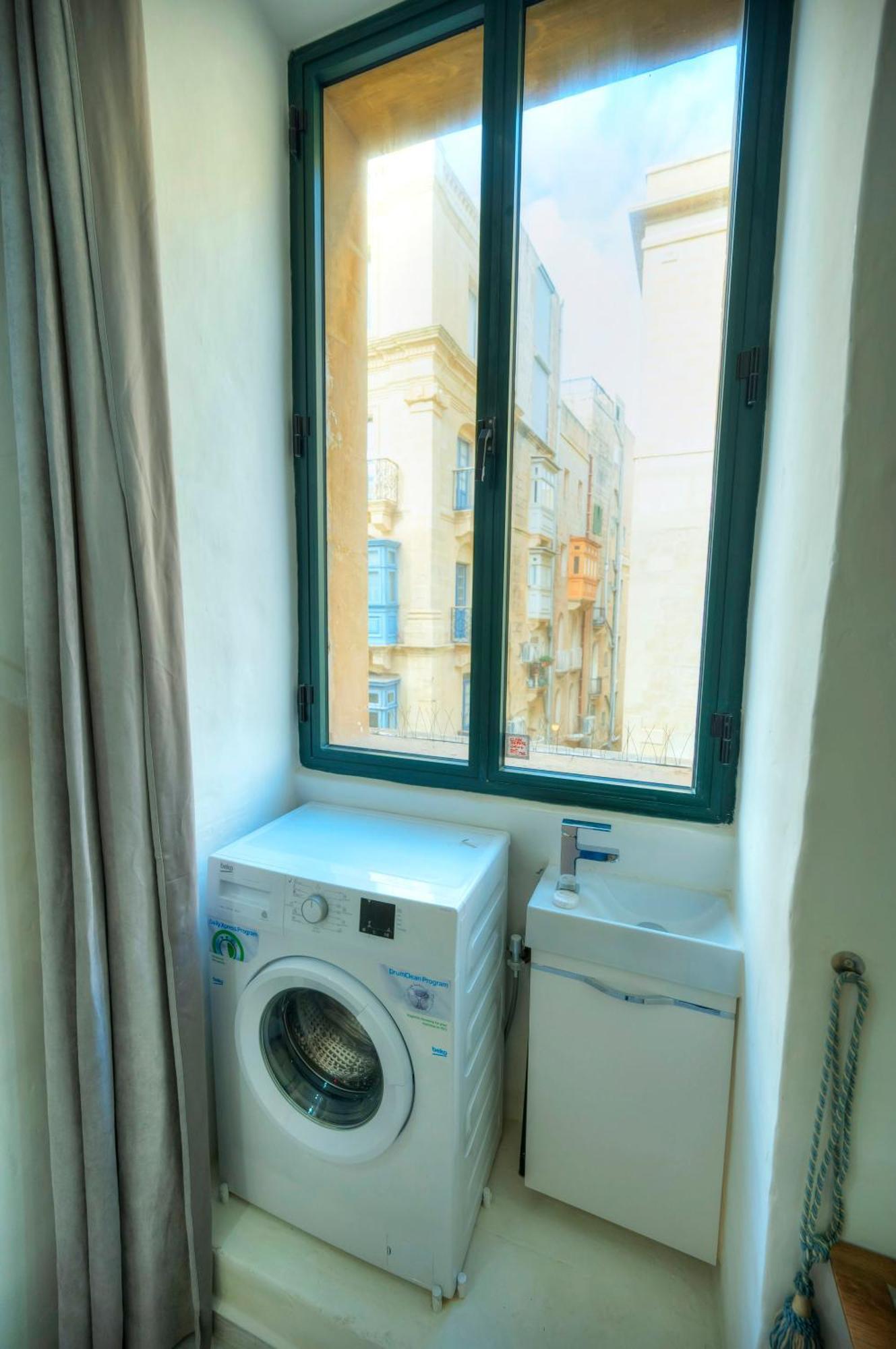 Charming 3 Storey Apartment In Valletta Centre, Ngri1-1 Экстерьер фото